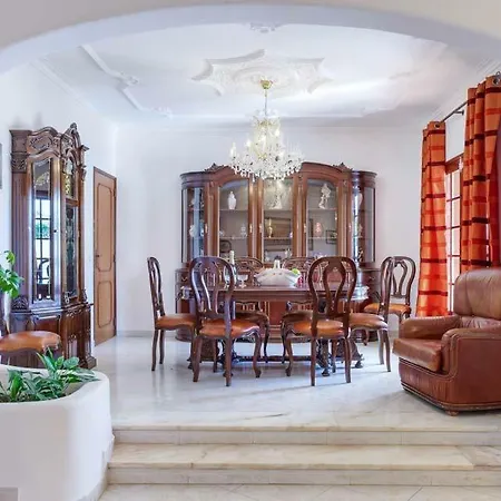 Sleeps 8 Pool Air Con Wifi Villa *