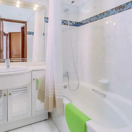 Sleeps 8 Pool Air Con Wifi *